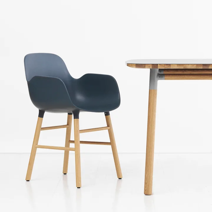 Normann Copenhagen - Form Armlehnstuhl, Gestell Eiche / weiss