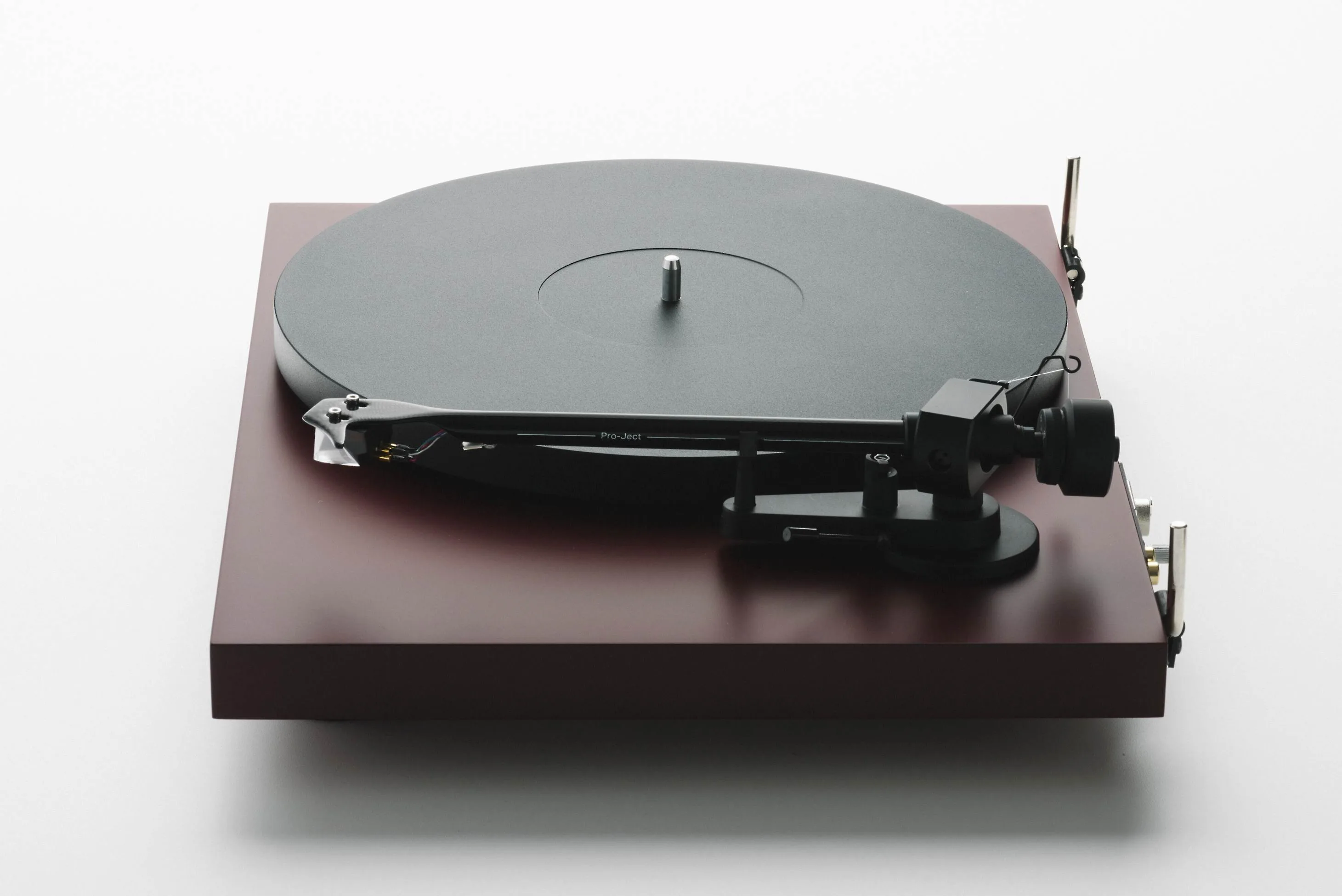 Pro-ject Debut Carbon Evo II Bordeaux satiné Platines vinyle hi-fi