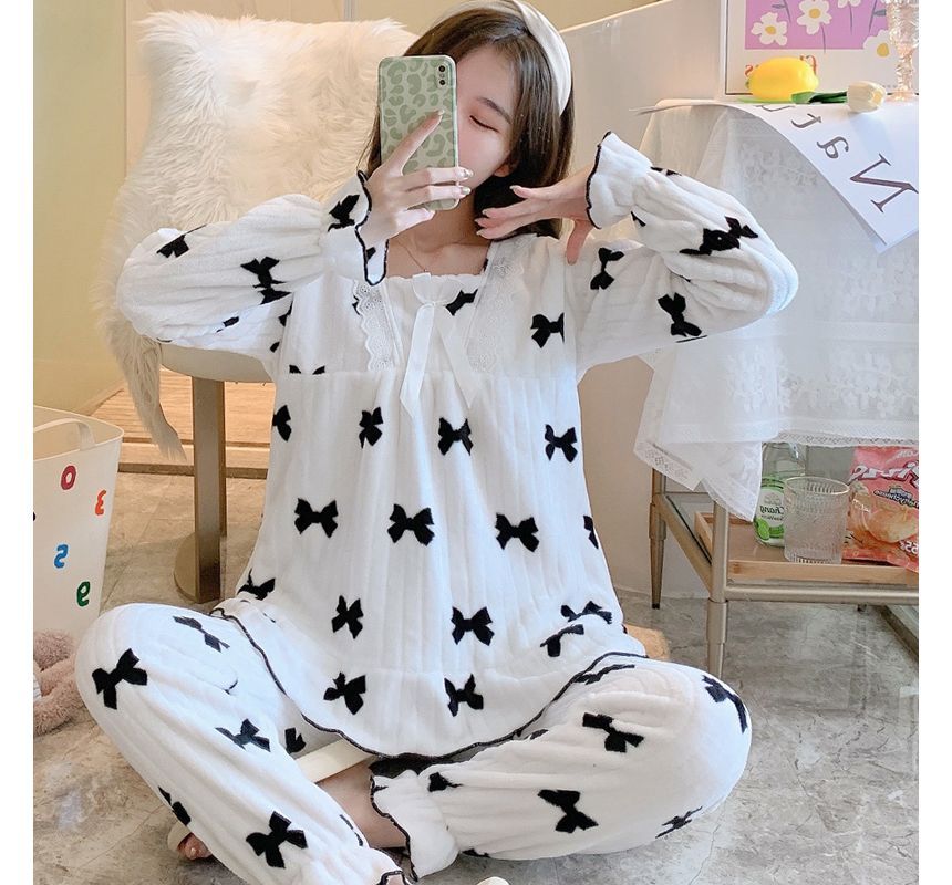 Dazzli - Pyjamatop met lange mouwen / Broek / BH-inzetstuk / Set