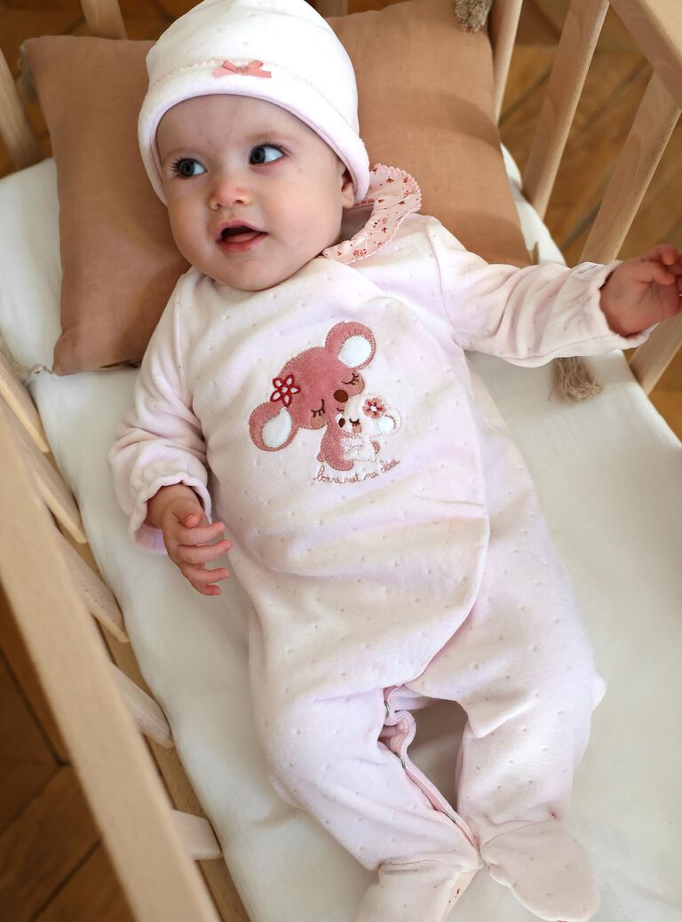 Pyjama et bonnet en velours rose clair