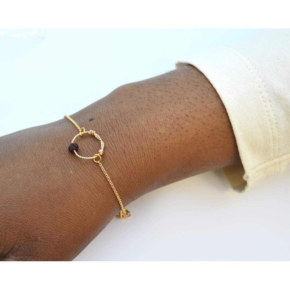 Bracelet  Anneau  orné de perle de quartz fumé