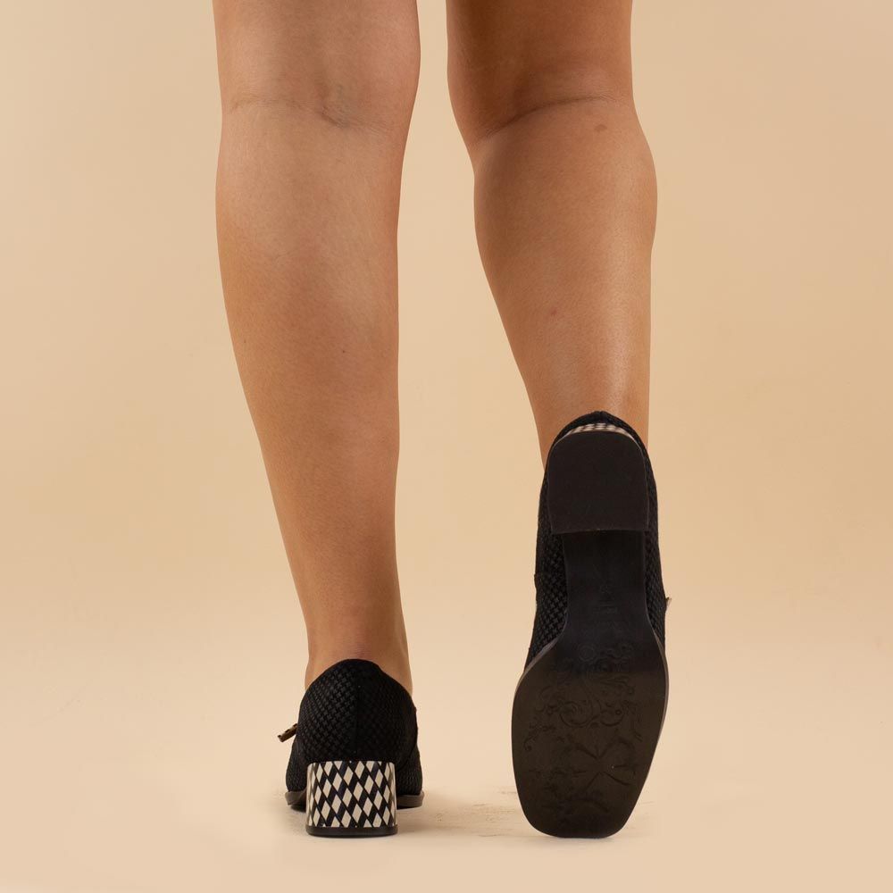 Nemonic 2392 retro shoes black arrow