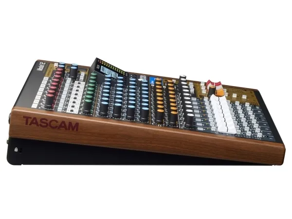 Tascam Model 12, 12 kanaler, Bluetooth, 16 W, Sort, Træ