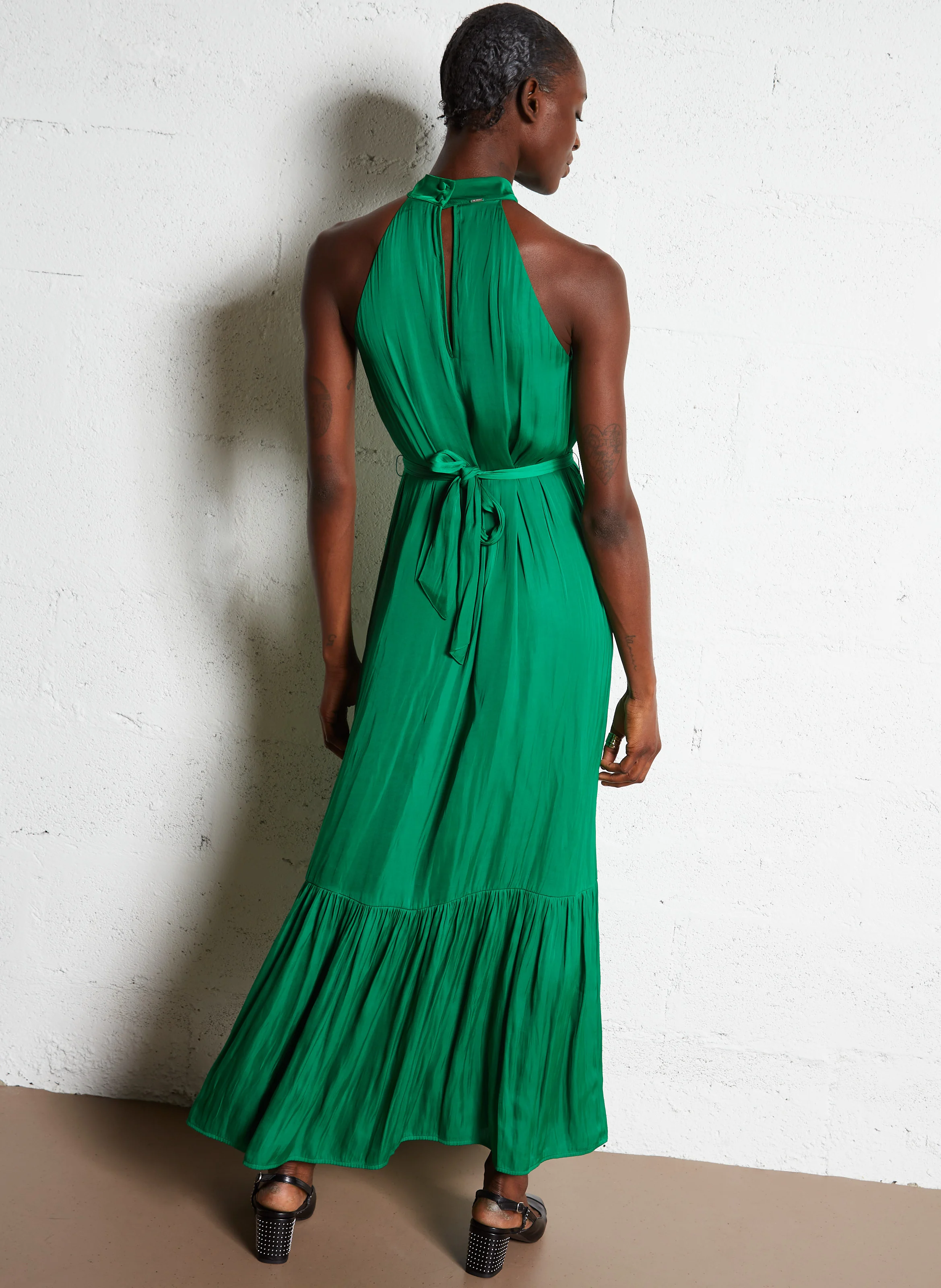 Robe longue col rond satinée | Vert