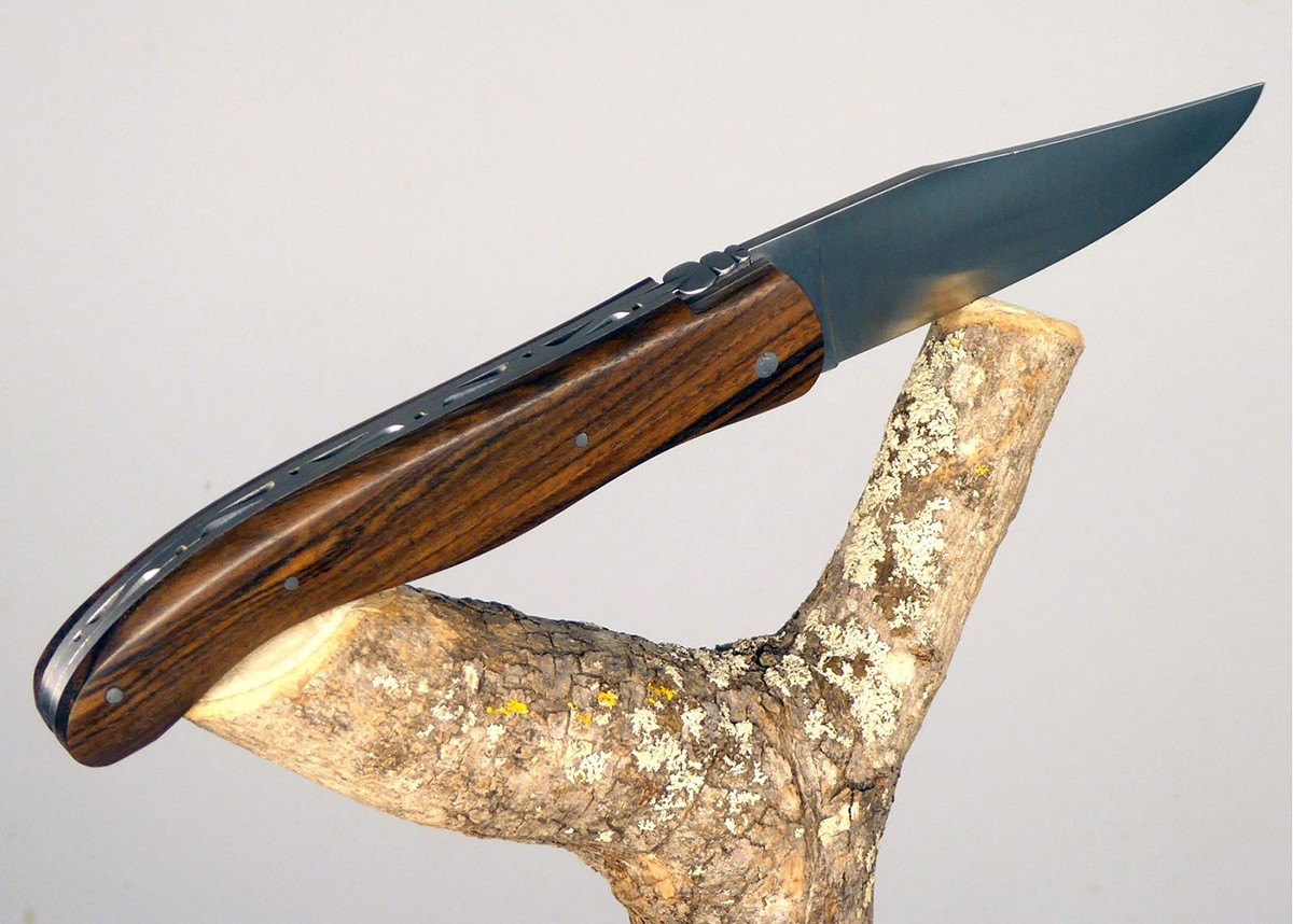 Couteau Laguiole avec un manche en Noyer