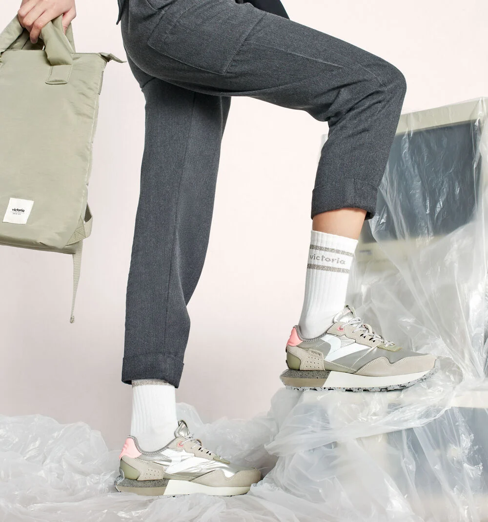 WING TISSU MÉTAL Baskets métallisées pour femmes avec détails en pierre ponce PLATINO
