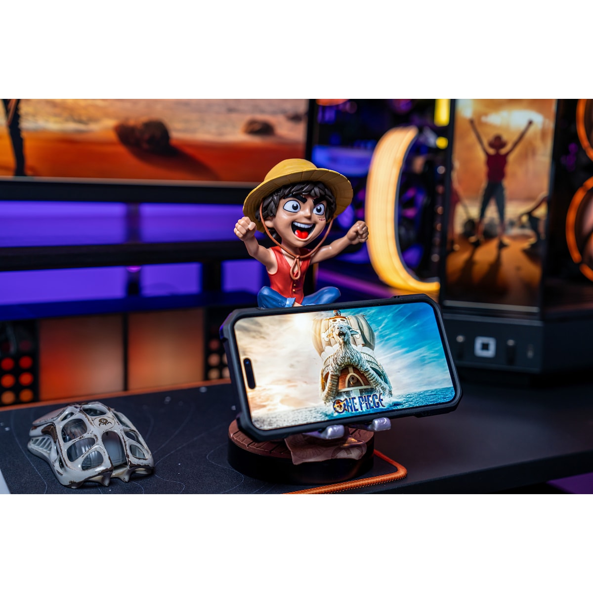 Cable Guys holder for mobil/kontroller figur (Luffy)