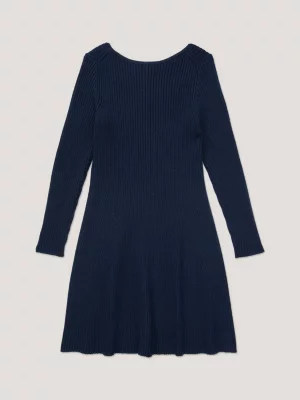 Vestido curto canelado com modelagem evasê e ajuste adaptável