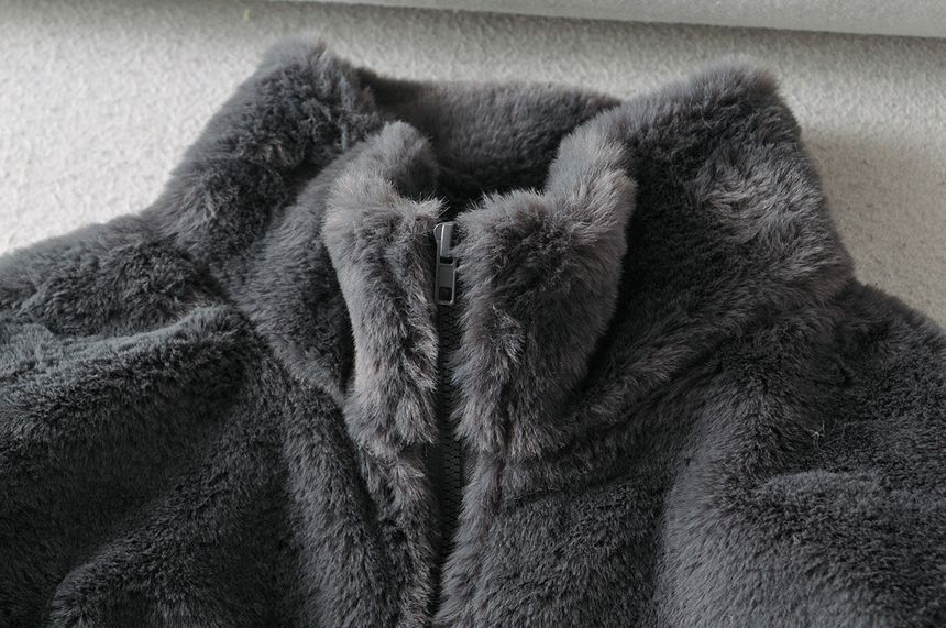 Sundine - Effen, pluizig cropped jack met opstaande kraag en rits