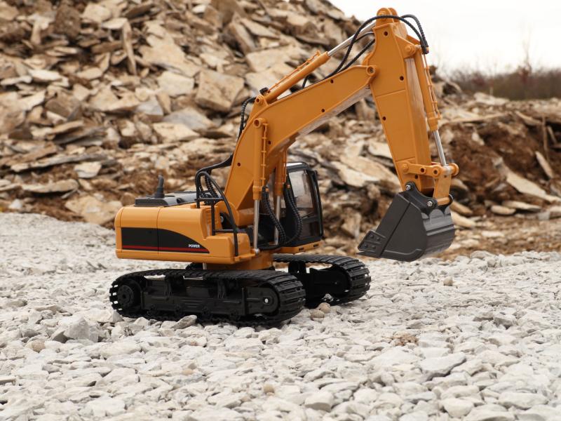 Amewi Bagger mit Metallschaufel, Licht & Sound RTR, 1:14 Ferngesteuerter Raupenbagger mti beweglichem Arm und Metallschaufel