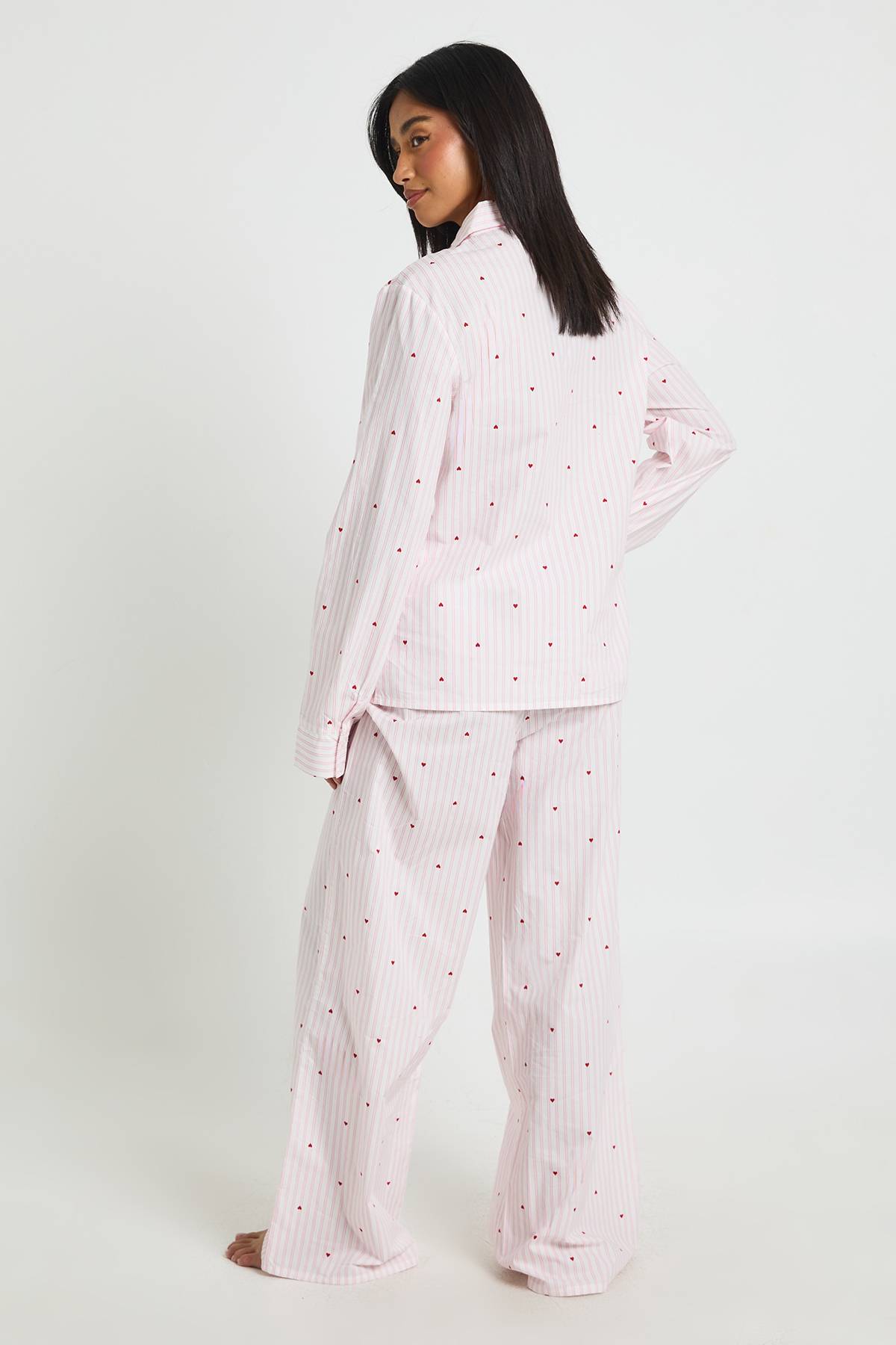 boohoo Ensemble Pyjama Petite Chemise Et Pantalon À Manches Longues En Popeline De Coton À Rayures Fines Et Motif Cœurs