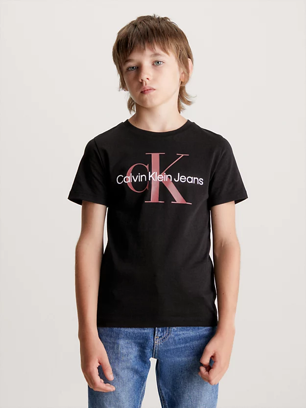 Camiseta infantil com logotipo