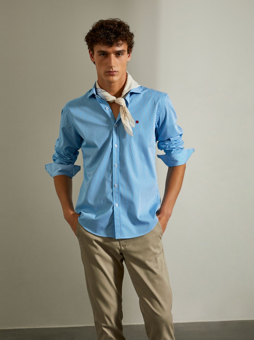 Camisa slim fit com padrão de quadrados