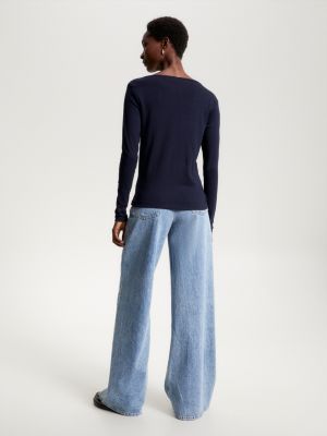 Blusa de corte justo com decote canoa