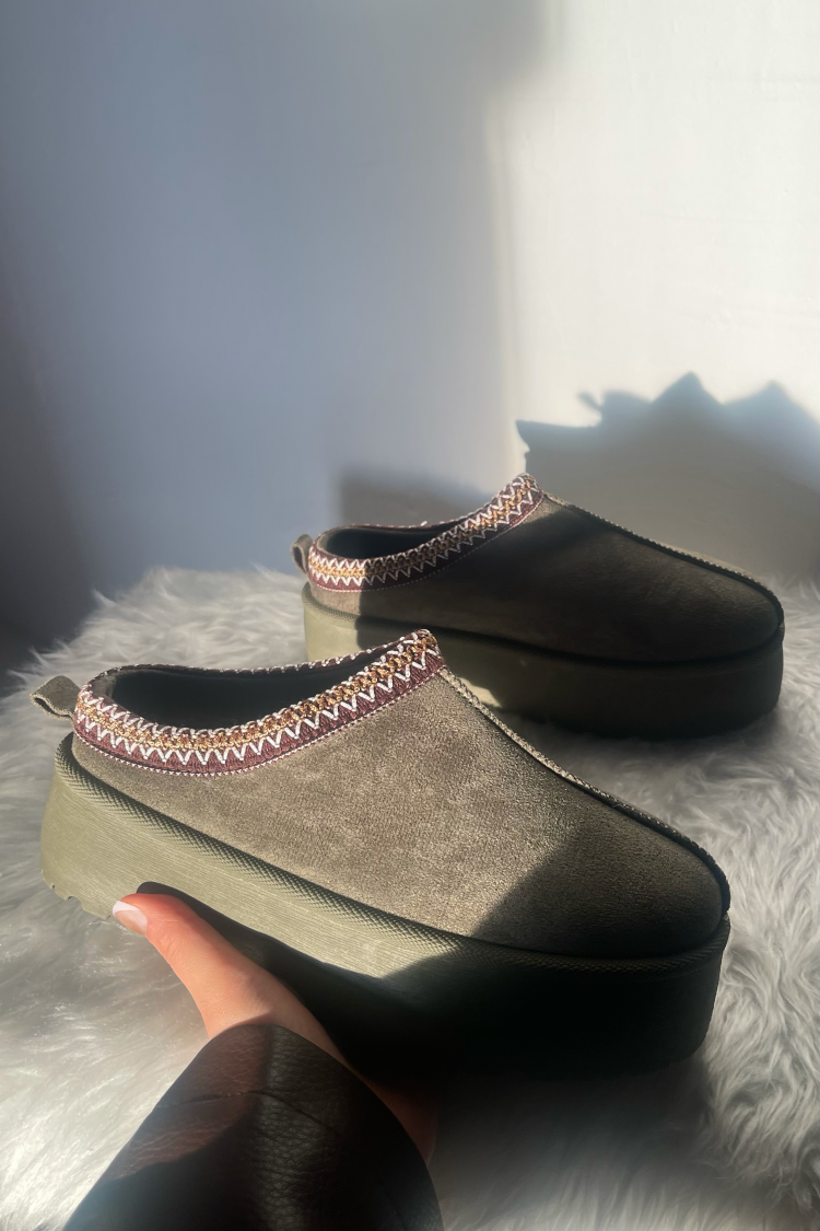 Bottines chaussons en velours compensés kaki