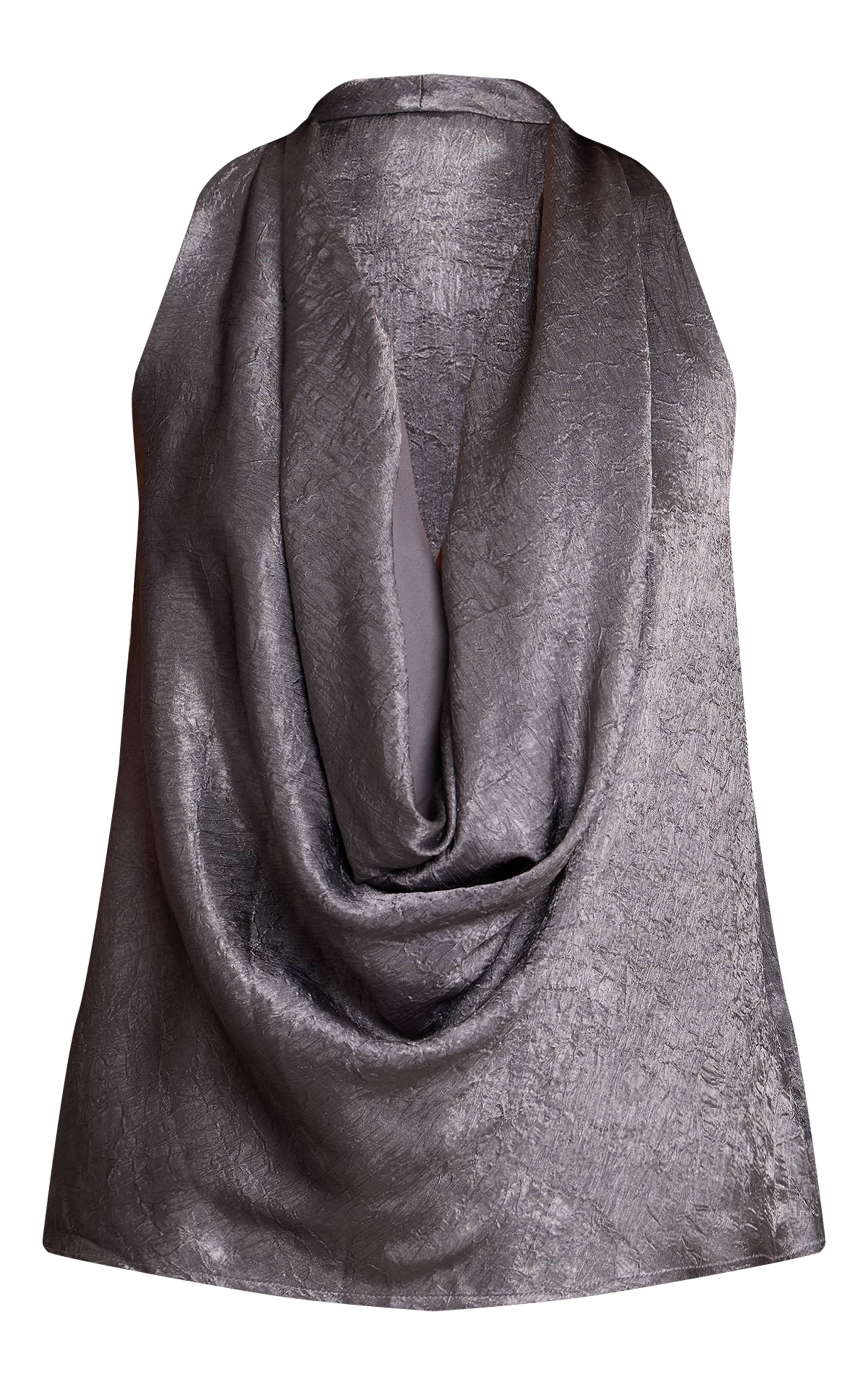 Charcoal Blue Haut Long À Col Bénitier En Satin Texturé