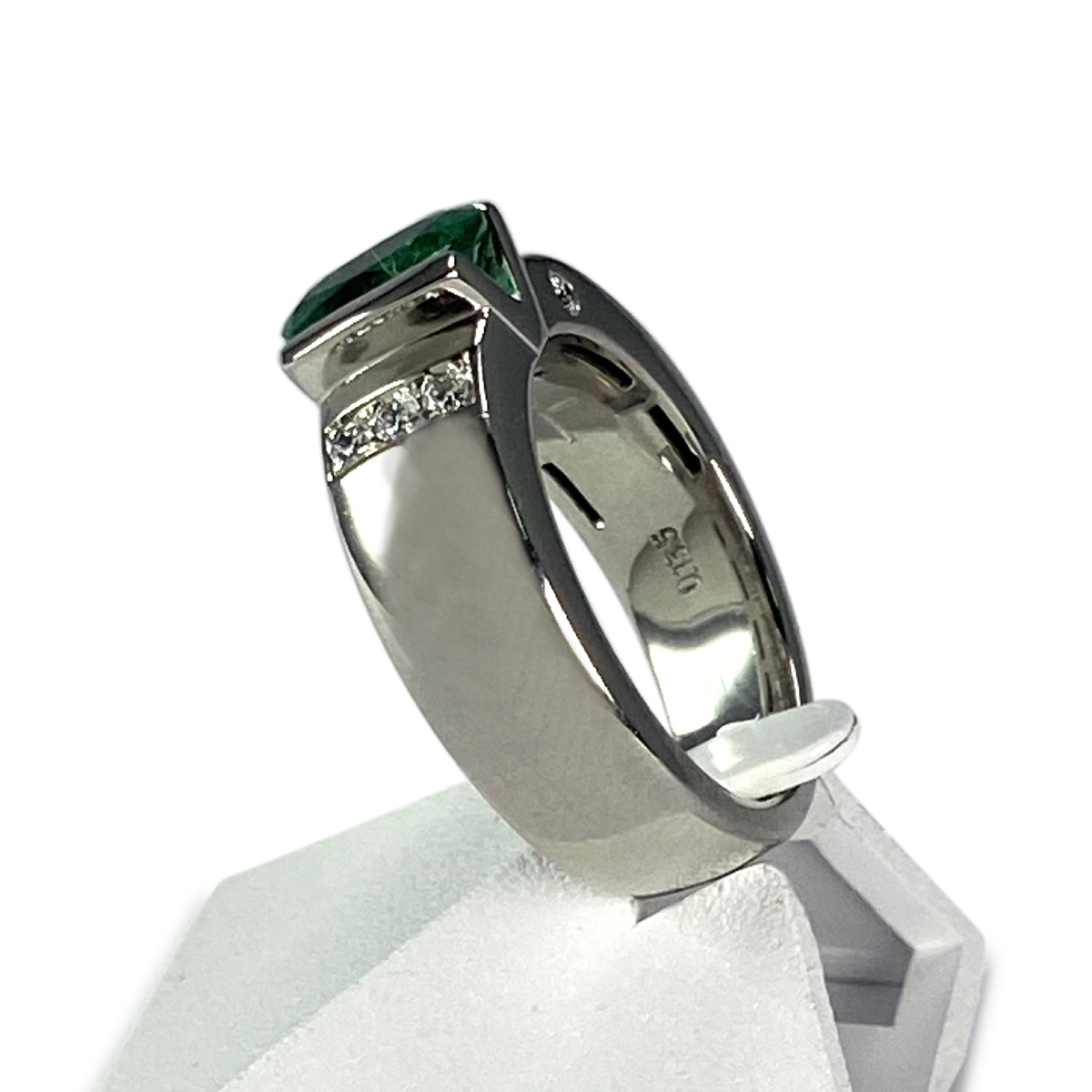 Bague d'occasion VAN BRILL or 750 blanc emeraude diamant