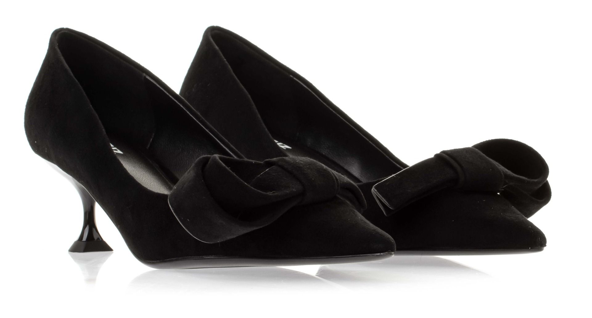 Lola Cruz Pumps