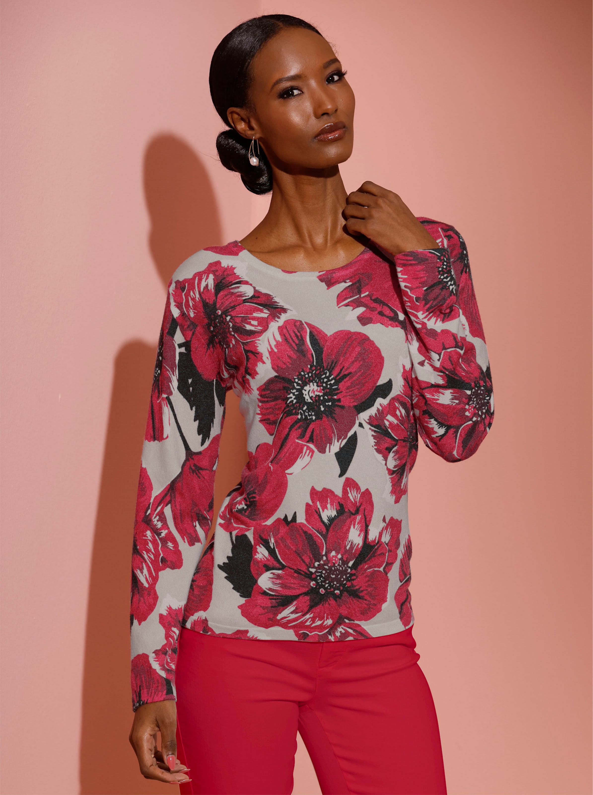 Pullover in puder-rot-bedruckt