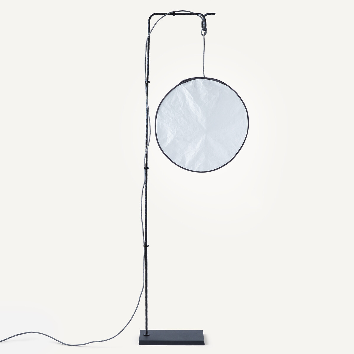 OTTO STUDIO PARA AM.PM<br>Luminária de chão em Tyvek®, base metálica, Moon