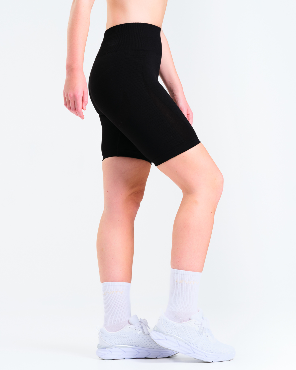 LEVITY Solar Seamless Shorts Black Beauty