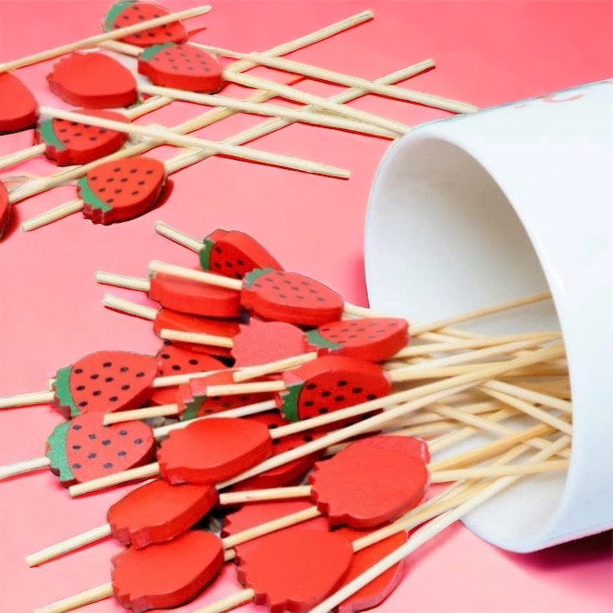 (95er Set) Cocktail Sticks Fingerfood Sommer Party Spiesse Deko Zahnstocher - Erdbeere