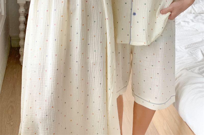 Tanee - Koppel bijpassende pyjamatop met korte mouwen en stippen, korte broek, jurk en set