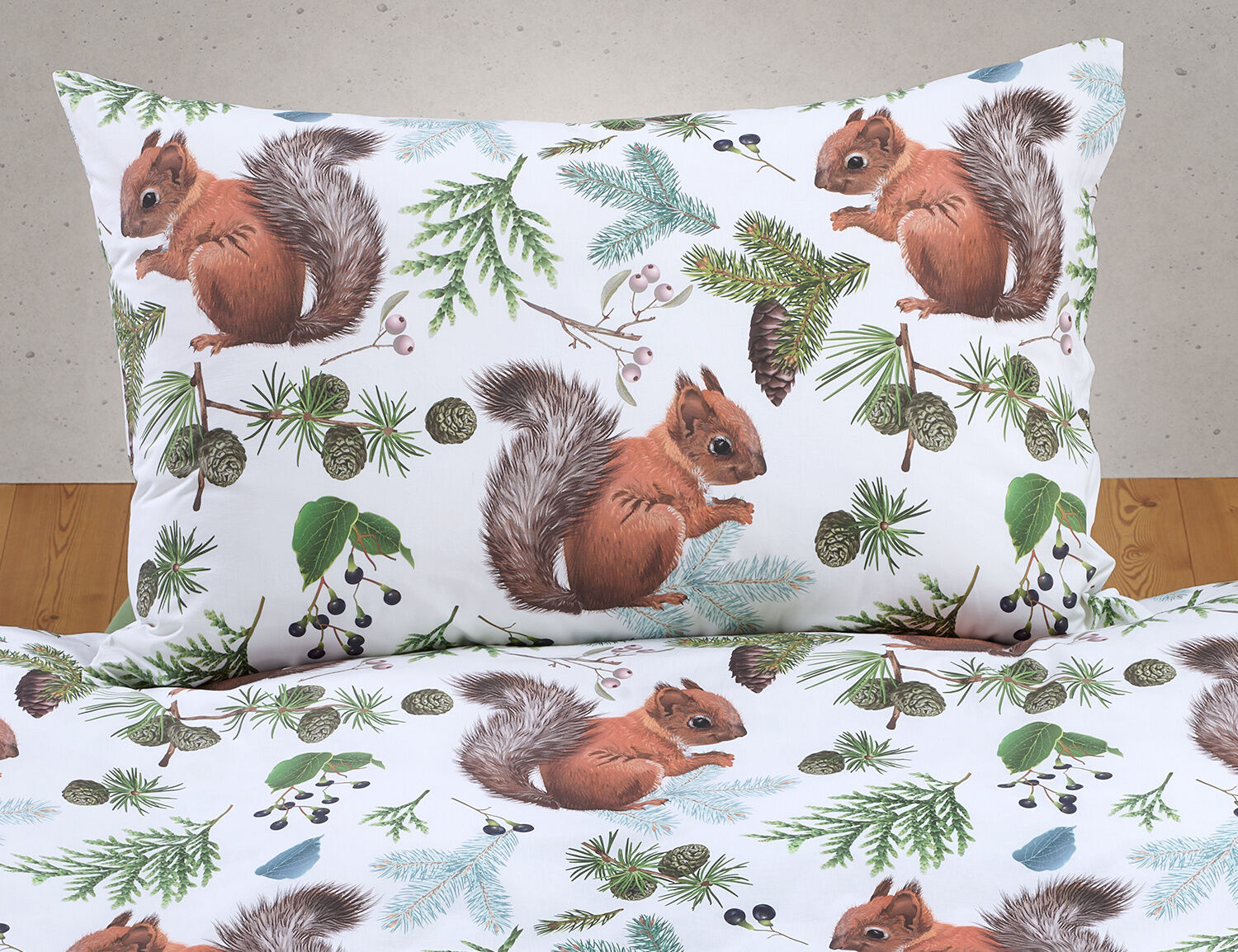 Bettwäsche mit niedlichen Eichhörnchen und Eichelzweigen