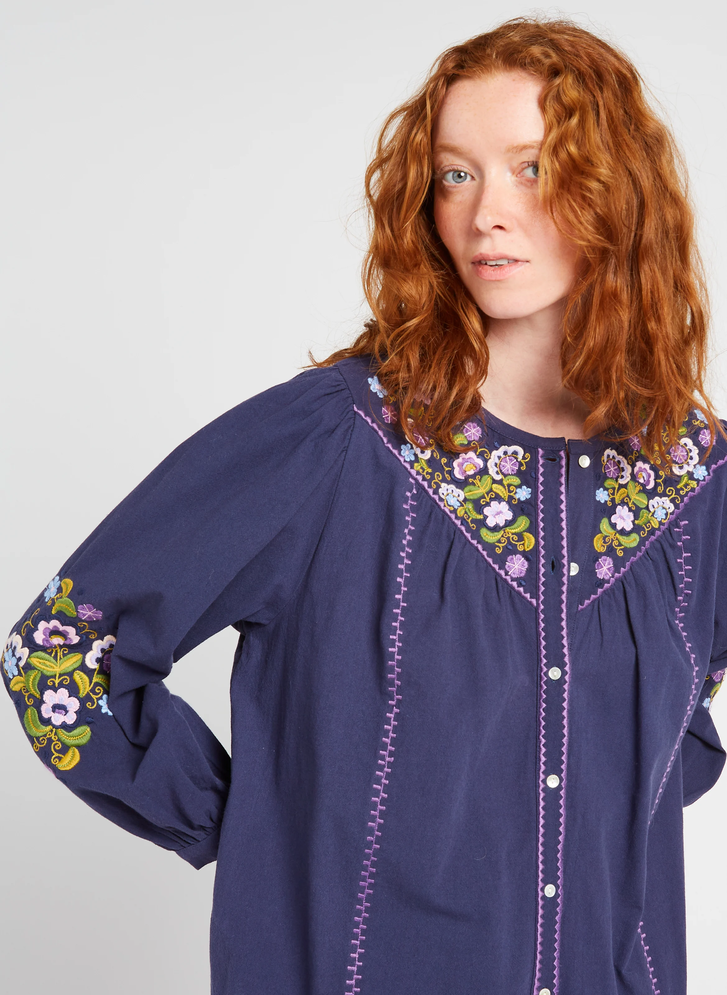 IZZANA - Blouse ample brodée en coton bio | Bleu