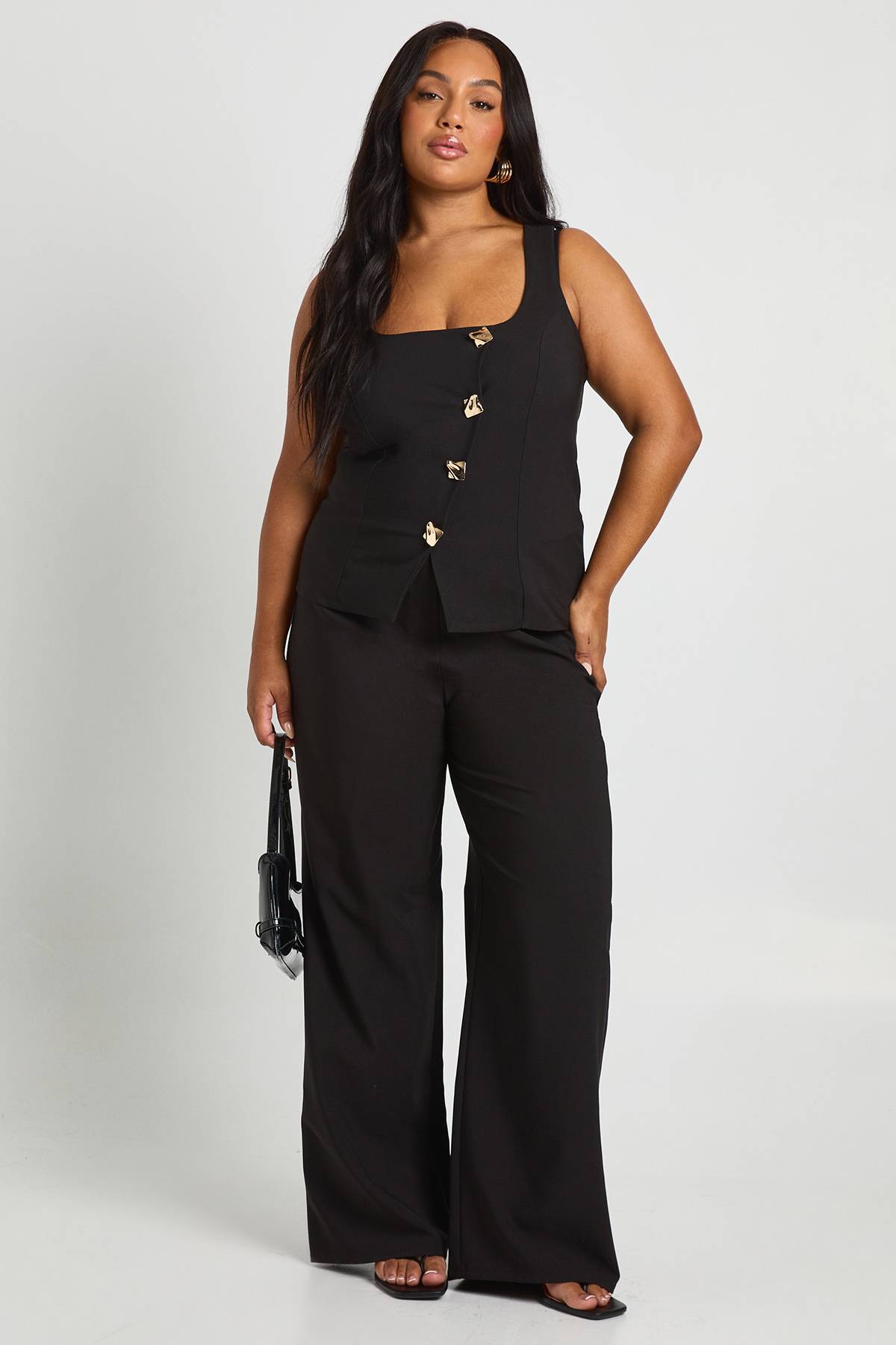boohoo Gilet à la coupe asymétrique orné d'un détail de galon doré Plus et pantalon tailleur à jambes larges assorti