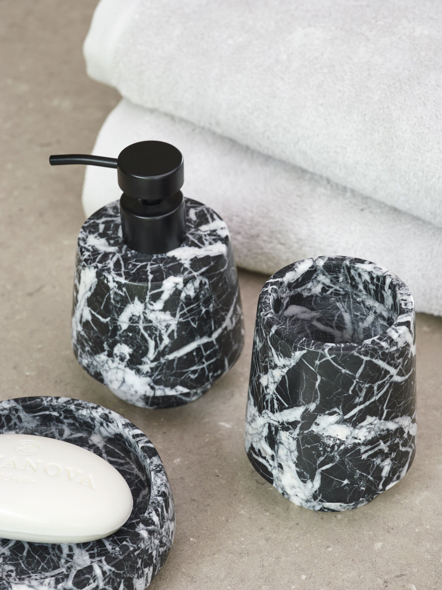 Orion Zeepbakje Black | Zwart | Natuursteen