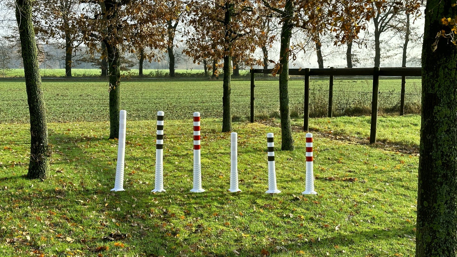 stuk flexibele witte paal met rode reflecterende folie, zelfoprichtend, inclusief bevestigingsmateriaal, 100cm