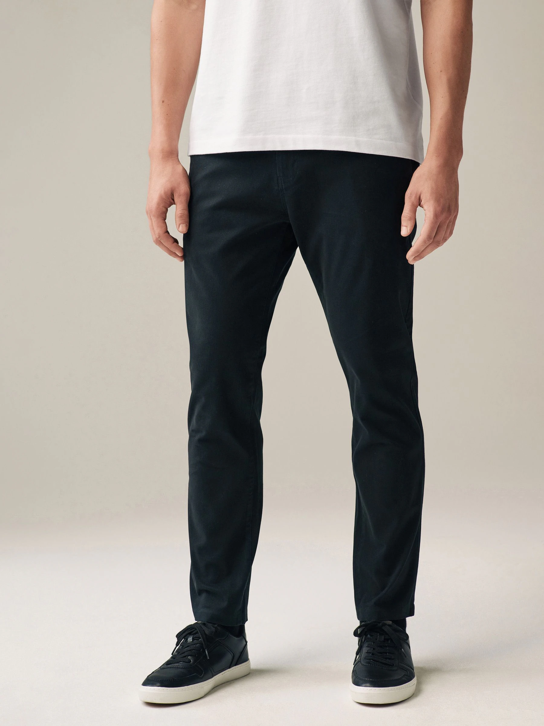 Zwart - Slim Fit - Zachte chino met riem