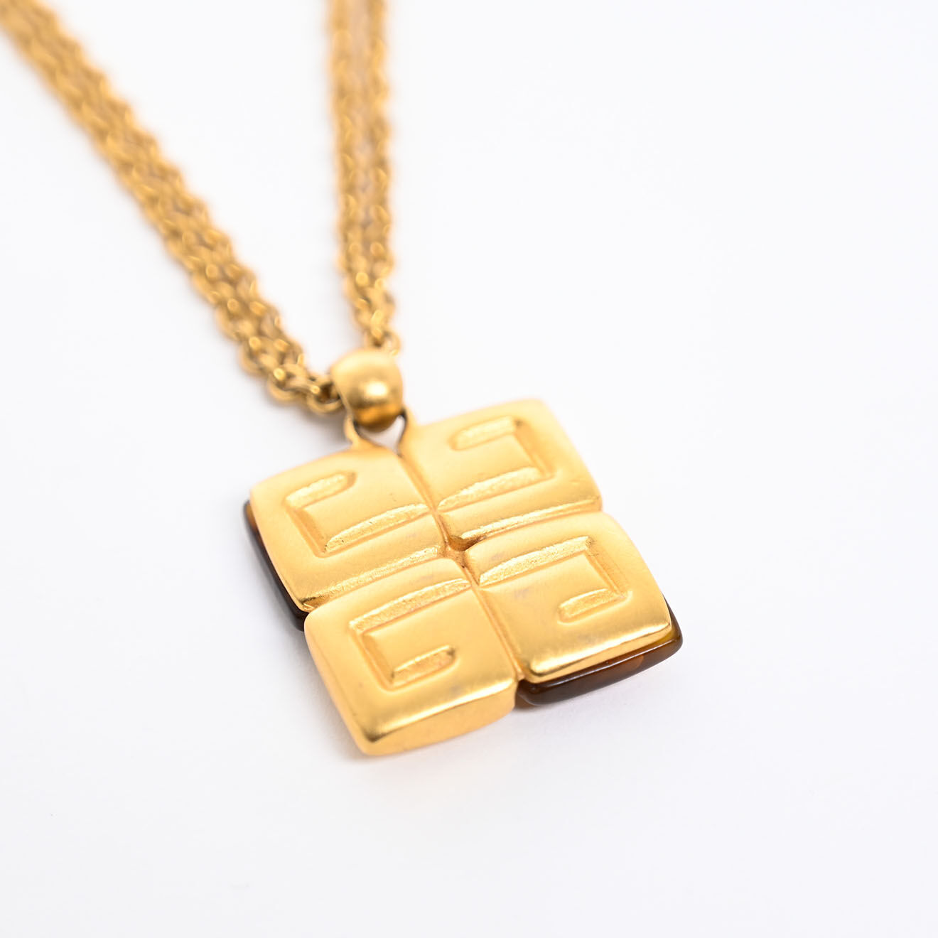 Givenchy Collier doré - Neuf sans étiquette