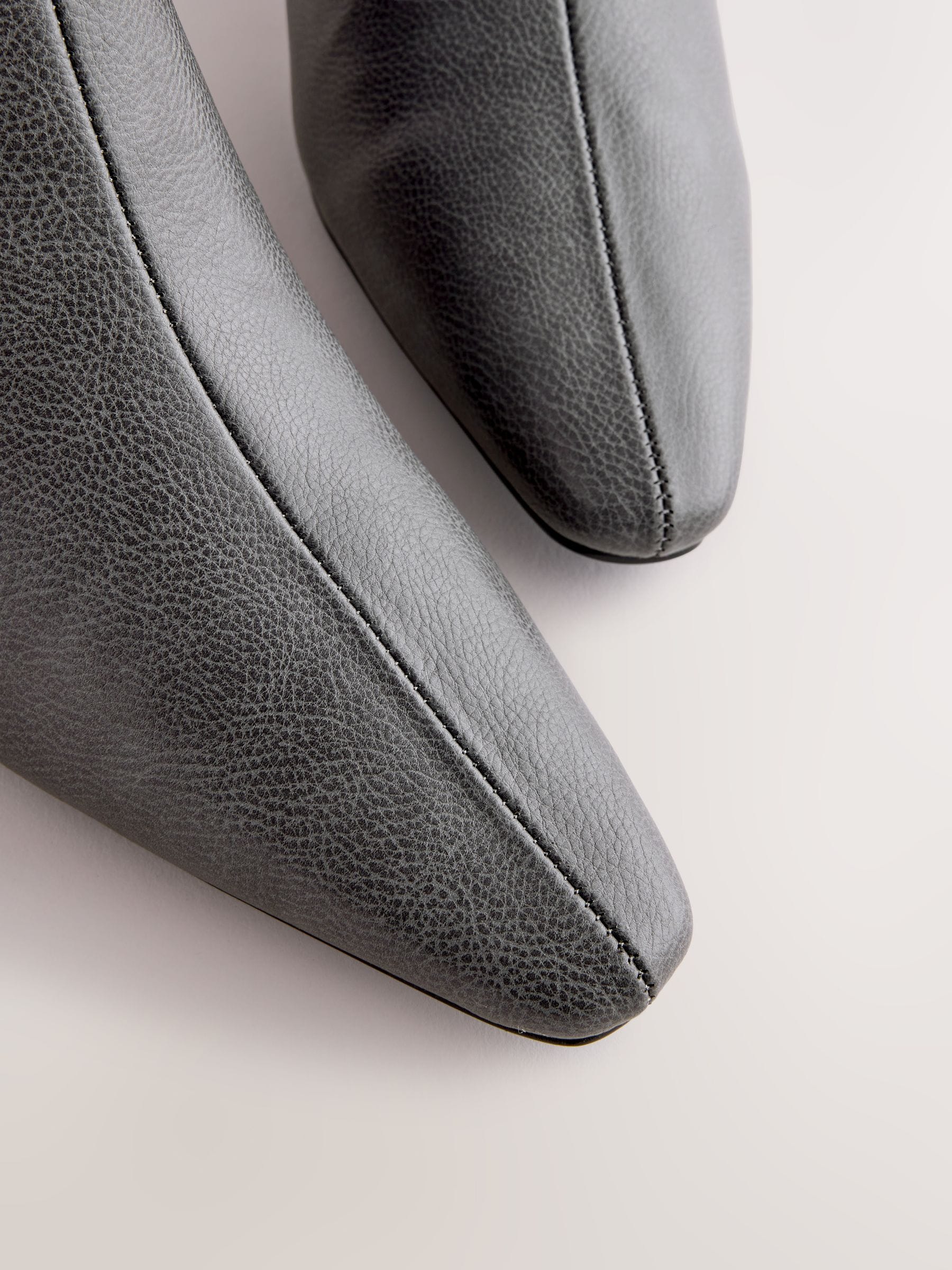 Grijs - Forever Comfort® enkellaarsjes met hak en spitse neus