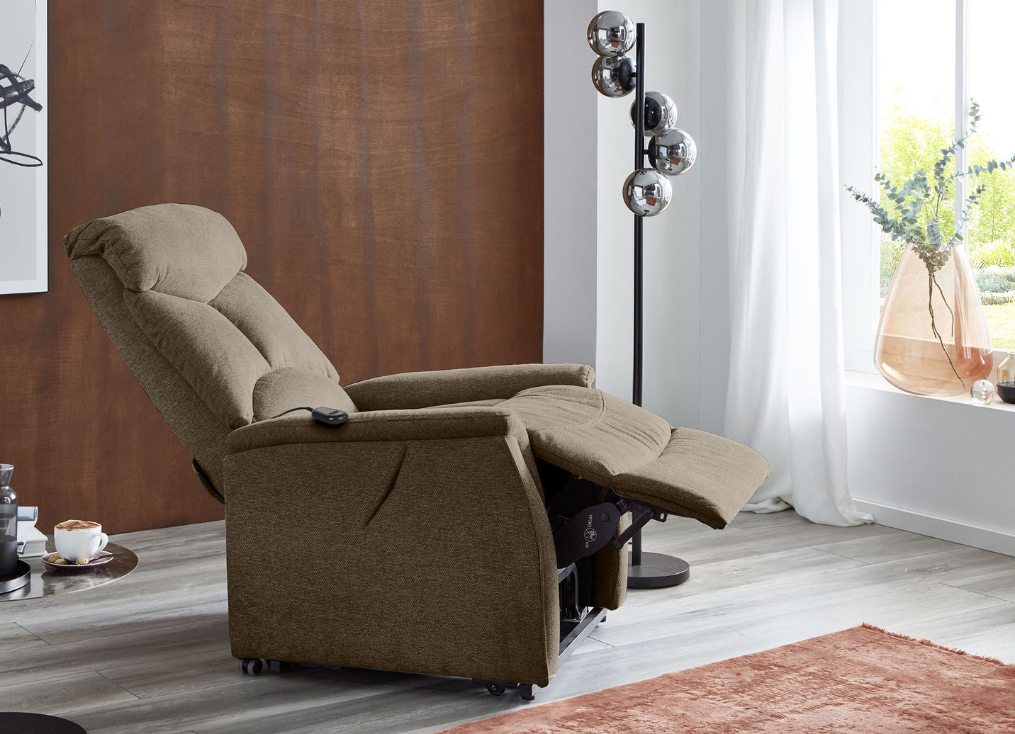 TV-Sessel mit Motor und Aufstehhilfe