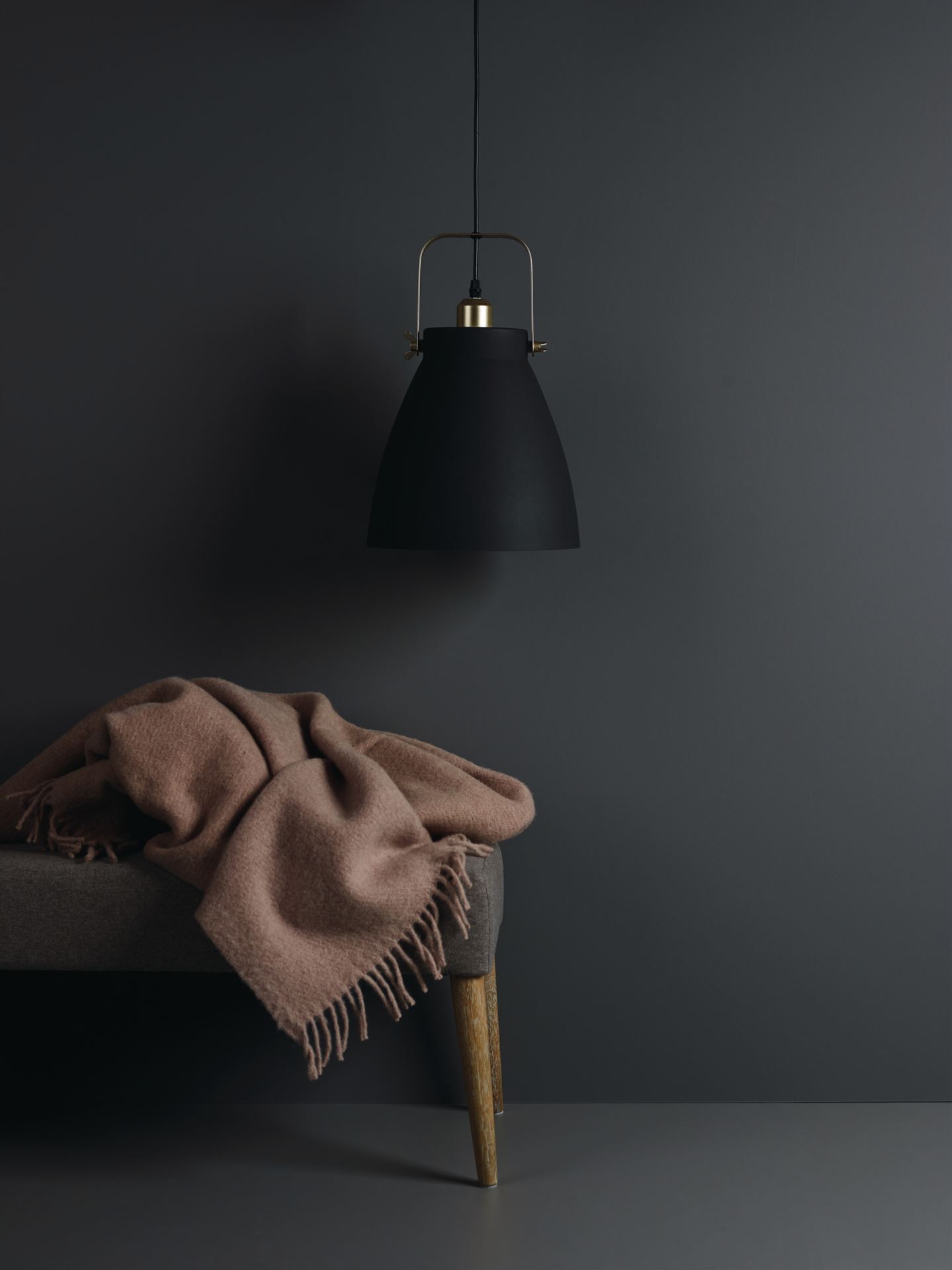 Taklampe svart - ø26,5x27 cm