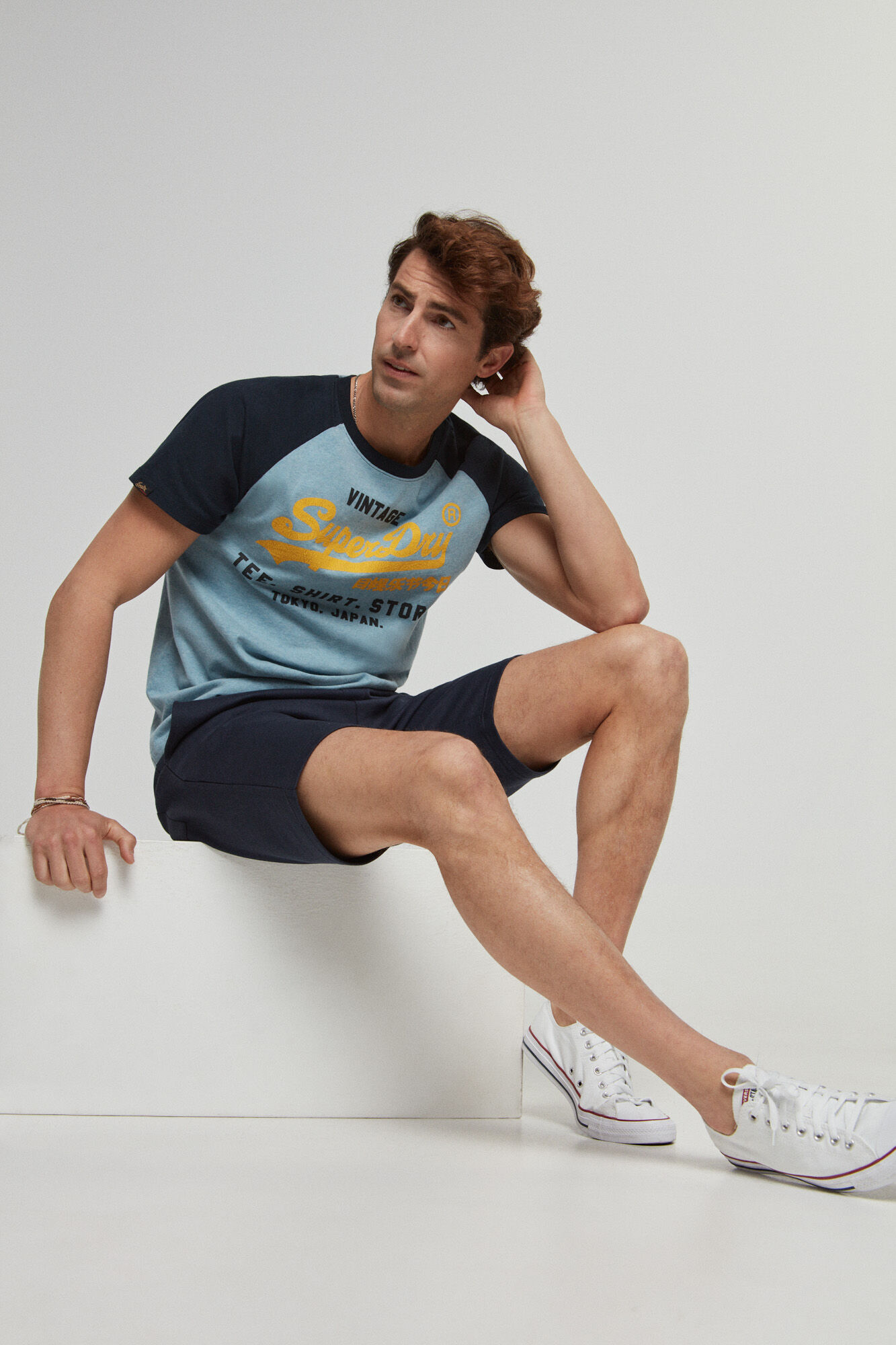 Camiseta raglan de algodão orgânico com logo vintage - azul índigo
