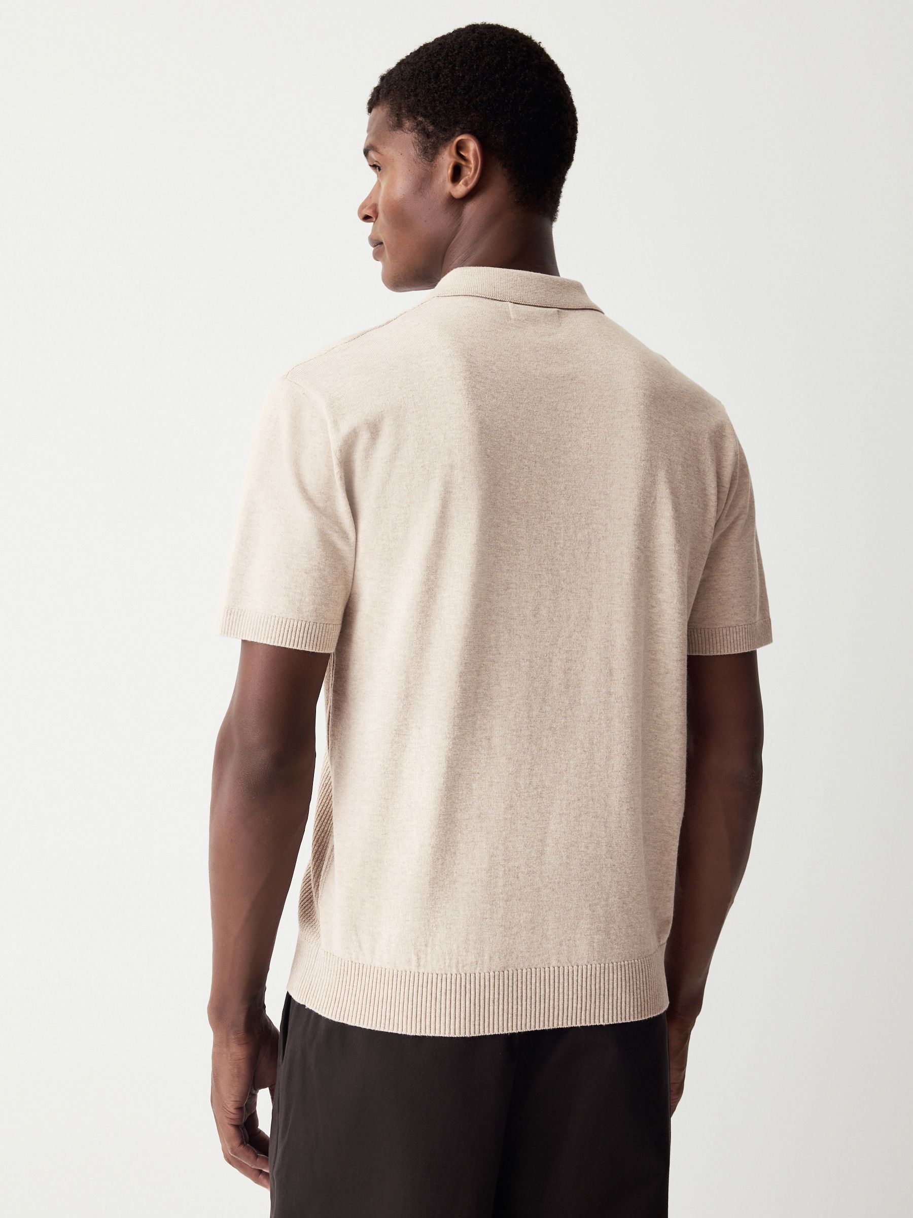 Neutraal - Regular-fit poloshirt met textuur, hoog katoengehalte, korte mouwen en gebreid