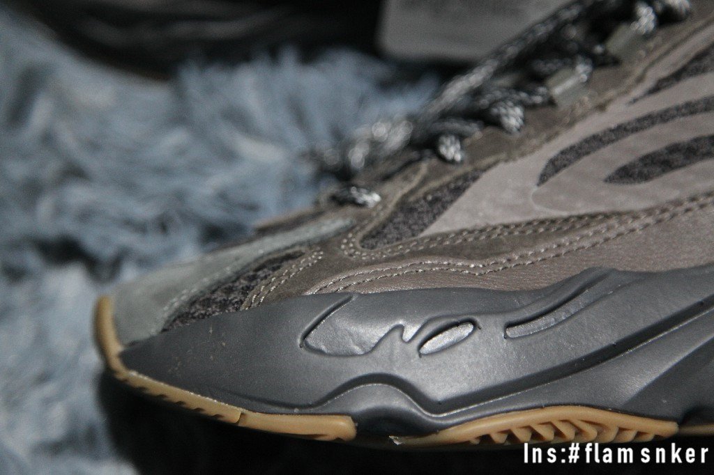 adidas Yeezy Boost 700 V2 Geode