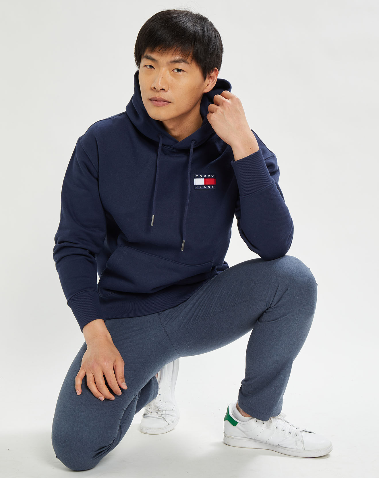 Tommy Jeans Sweat 100% Coton Bio à capuche badge bleu marine