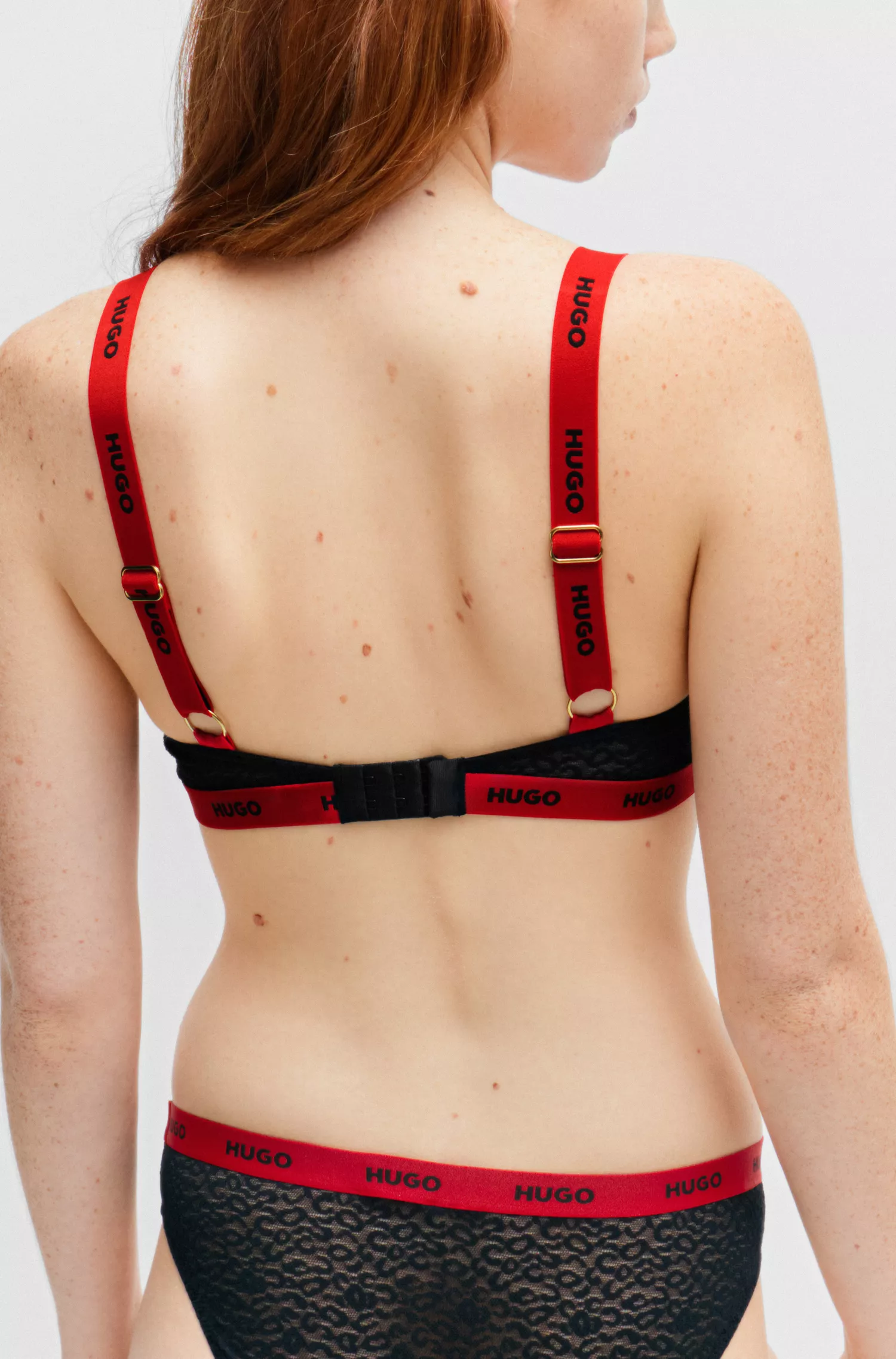 Cueca HUGO vermelha com renda elástica e cós com logo.