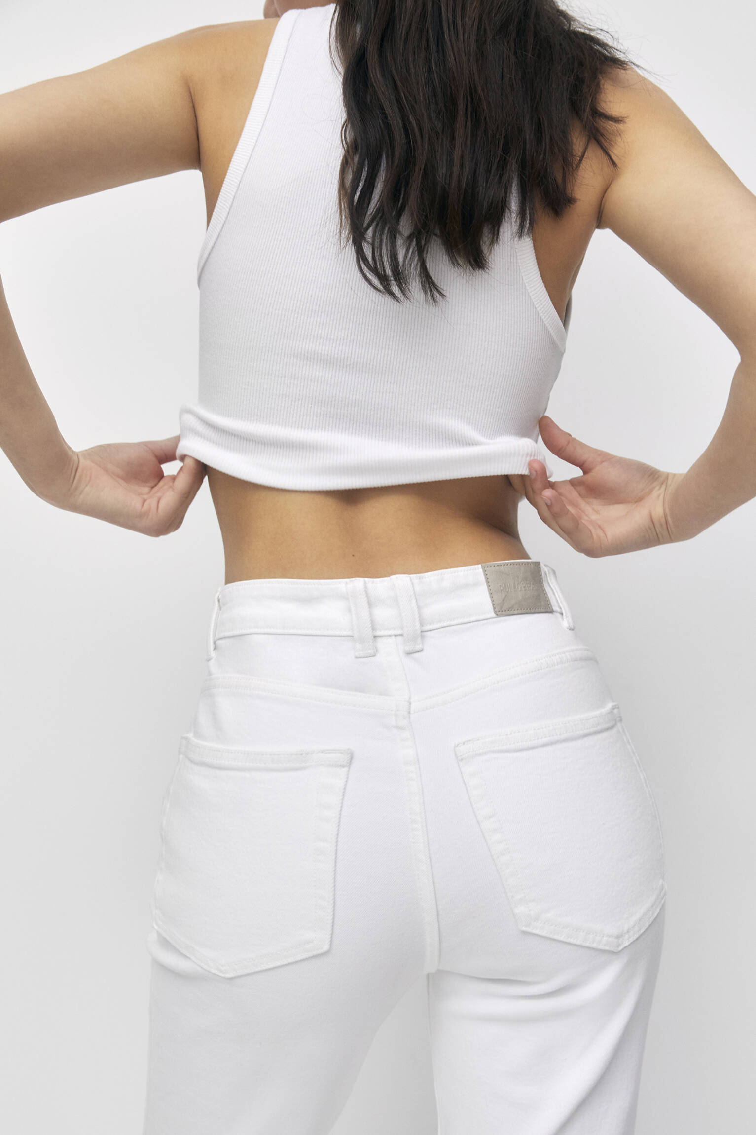 CALÇA JEANS MOM SLIM DE CINTURA ALTA - BRANCA