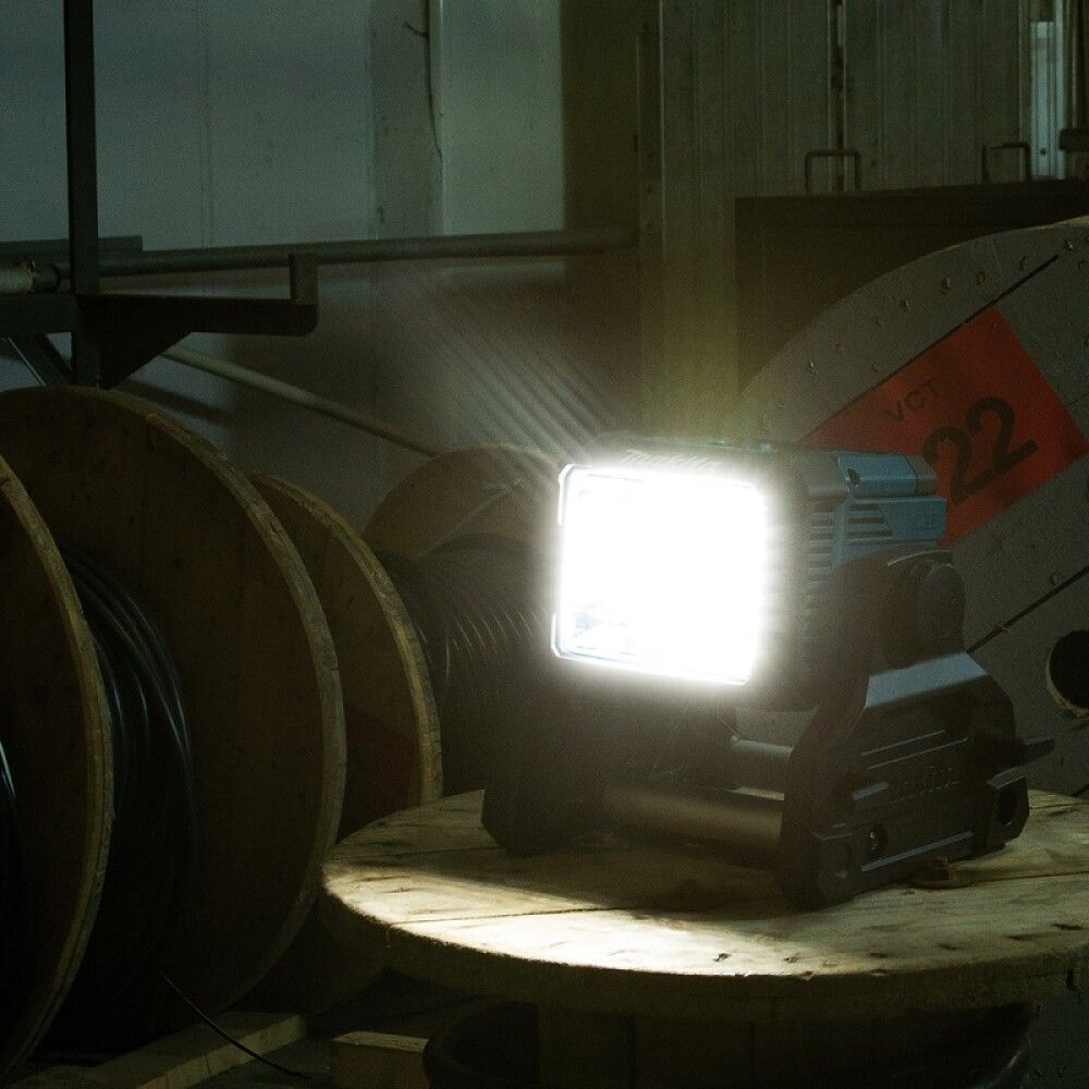 ARBEIDSLAMPE MAKITA LED 3000LM 18V UTEN BATTERI