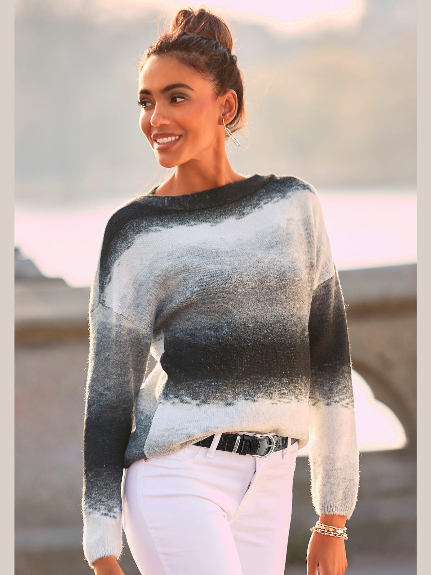 Pull en tricot légère encolure en u