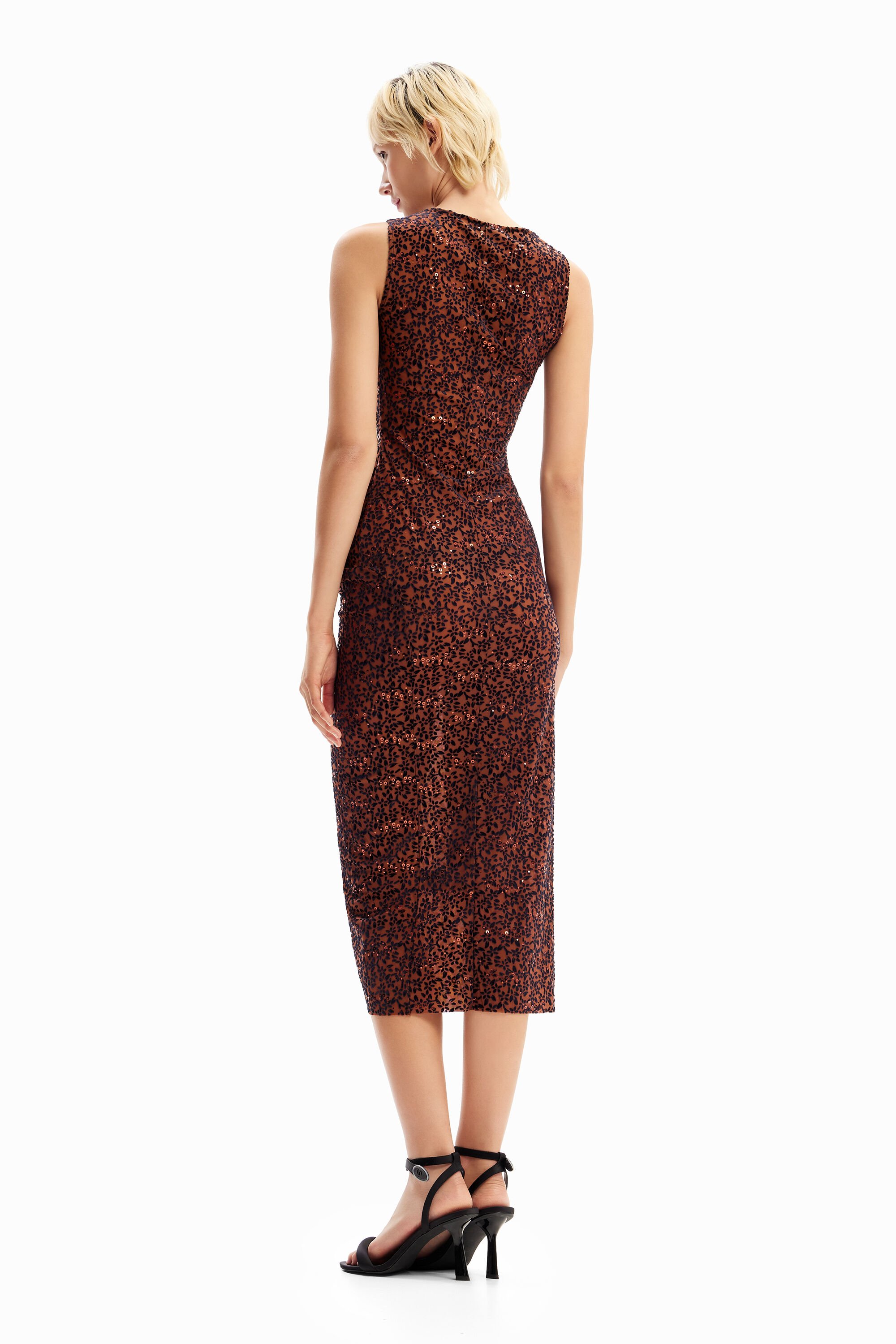 Vestido midi justo de veludo