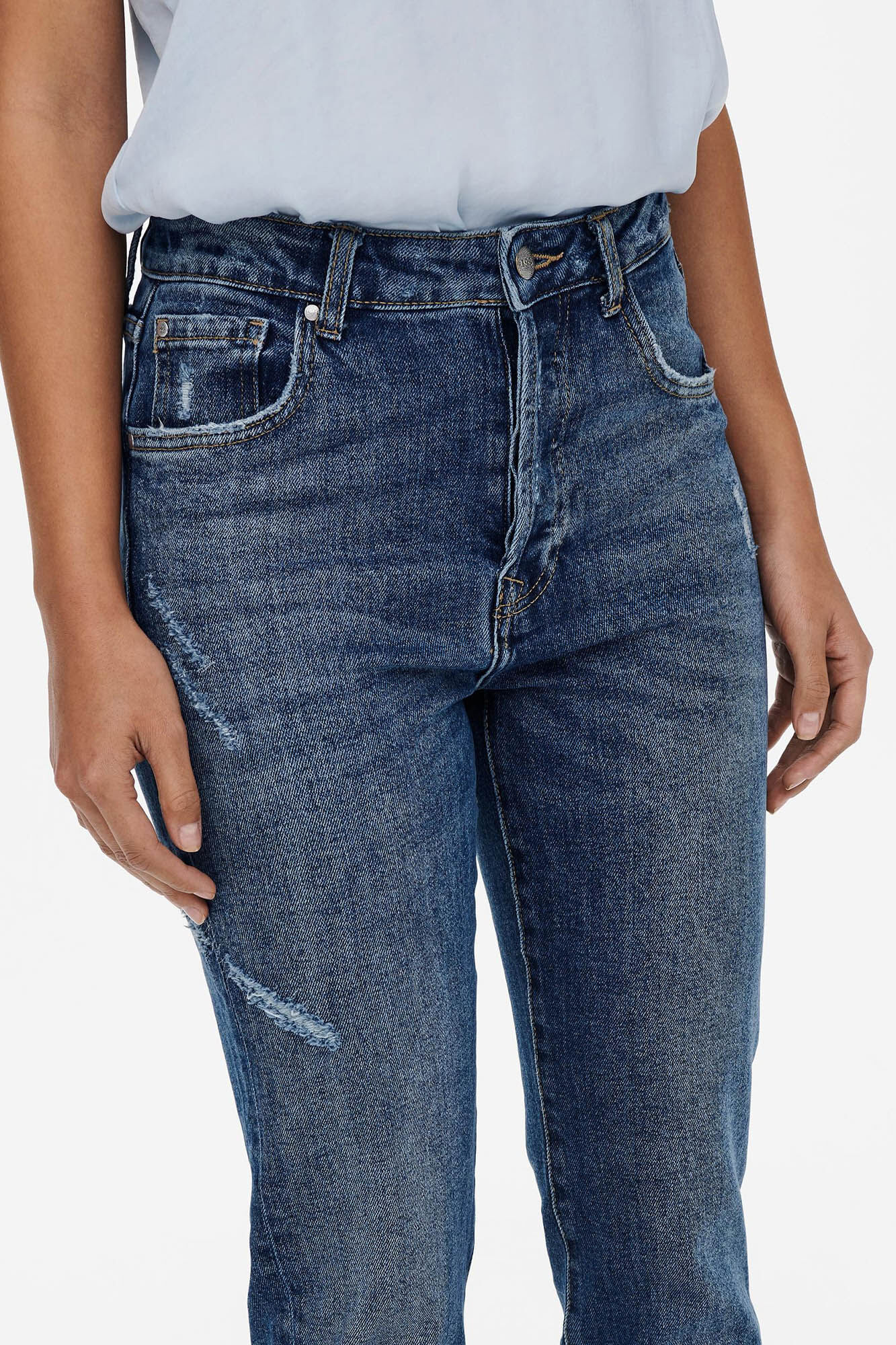 Calça jeans reta com dobra