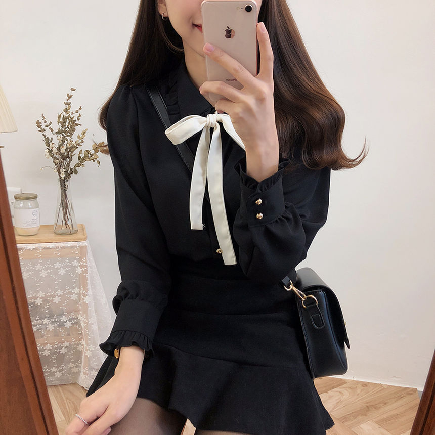 Leoom - Blouse met lange mouwen en strikaccent