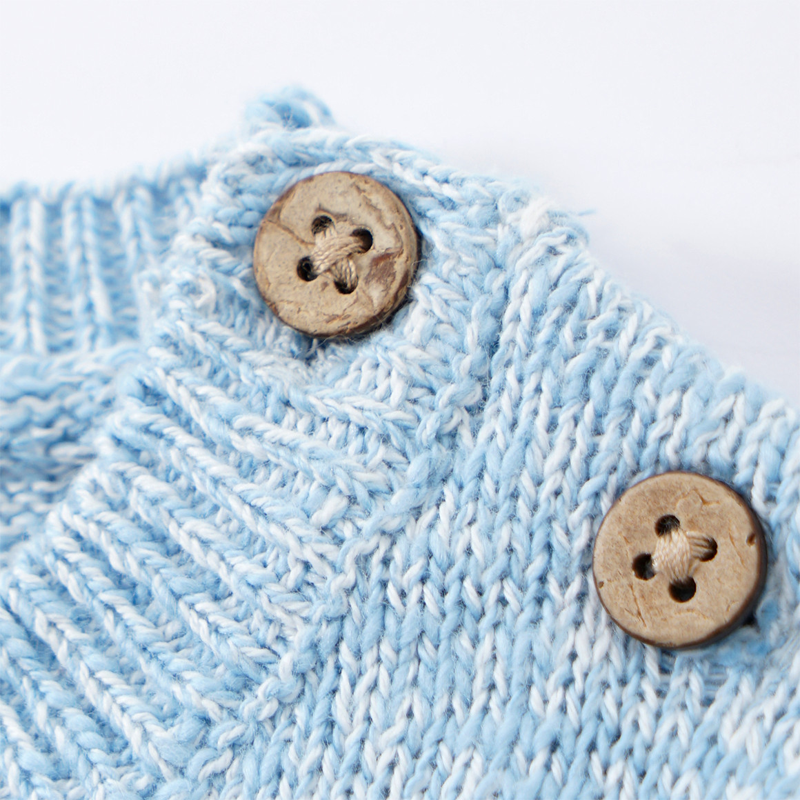 Baby Strickpullover mit Segelboot-Applikation hellblau