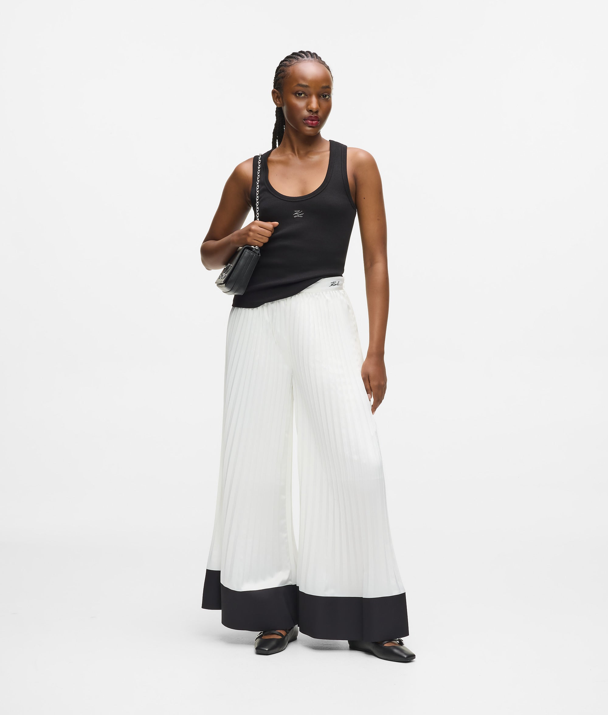 Broek met wijde pijpen en plooiaccent